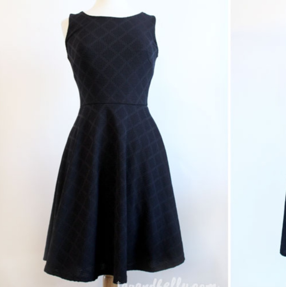 Le Lis Kano Textured knit dress